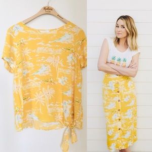 ⬇️5 for $7! LC Hawaiian Print Front Tie Top